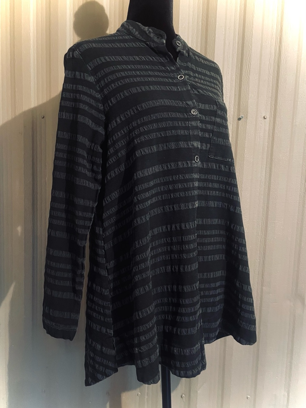 Mordenmiss Flared Top Hi-Low Hem Tunic Black Seersucker Shadow Stripe Pockets